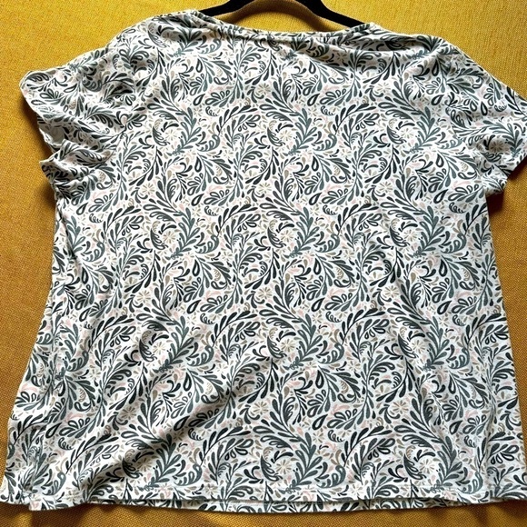Croft and Barrow XXL Women’s short sleeve Classic Tee paisley pattern top - Picture 2 of 5